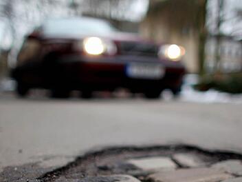 Irrfahrt durch den Kreis Bamberg: Eine 30-J&auml;hrige fuhr, wohl unter dem Einfluss von Medikamenten, kilometerweit auf der Felge und &uuml;berfuhr dabei auch mehrere rote Ampeln. Symbolbild: Oliver Berg dpa/lnw