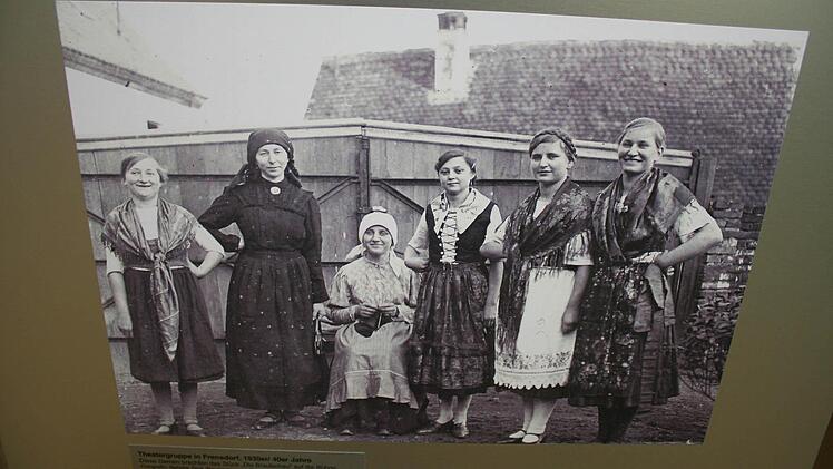 Frensdorfer Theatergruppe aus den 1930er oder 1940er Jahren. Foto: Evi Seeger