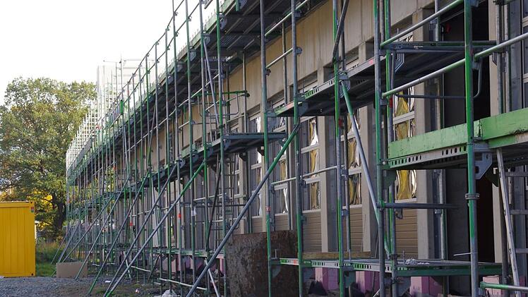 Die Tore der Fahrzeughalle wurden bereits eingebaut. Foto: Marco Meißner