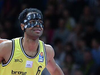 Medi-Guard John Cox war trotz doppelten Nasenbeinbruchs gegen Braunschweig bereits 13 Minuten im Einsatz und will auch in Istanbul antreten.  Foto: Peter Mularczyk