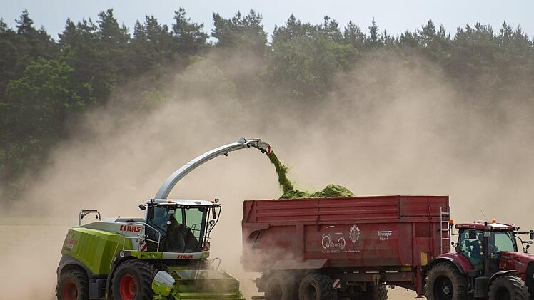 Am Freitagnachmittag kam es zu einem tragischen Unfall auf einem Bauernhof in Haibach im Kreis Straubing. Ein 16-Jähriger kam dabei ums Leben. Symbolfoto: Philipp Schulze/dpa