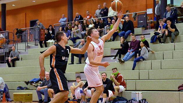 Nico Winkler (re.) und die DJK Eggolsheim unterlagen dem TTV Neustadt aufgrund schwacher letzter 90 Sekunden.  Foto: Picturedreams