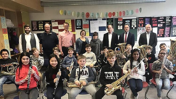 Bis zum Ende des Schuljahrs wollen die F&uuml;nftkl&auml;ssler gemeinsam erste St&uuml;cke spielen. Foto: privat