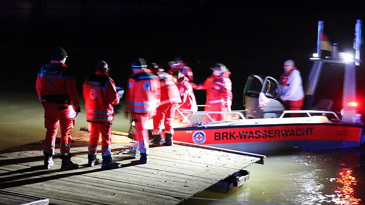 Sand am Main: Einsatzkräfte retten 25-Jährigen von Baggersee-Insel - "Völlig durchnässt und alleine im Dunkeln"