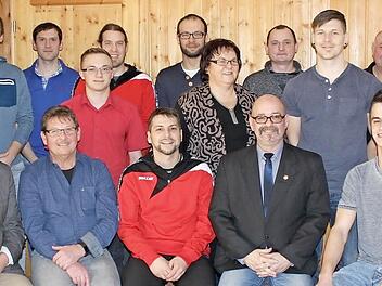 Die neue Vereinsspitze des SV Buchbach mit der Zweiten Bürgermeisterin Monika Barnickel sowie den Gemeinderäten Uwe W. Zipfel, Peter Grüdl und Thomas Löffler  Foto: privat