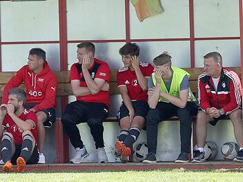Die Bank des TSV Meeder beim letzten Heimspiel gegen den SV Bosporus Coburg Foto: Timo Geldner