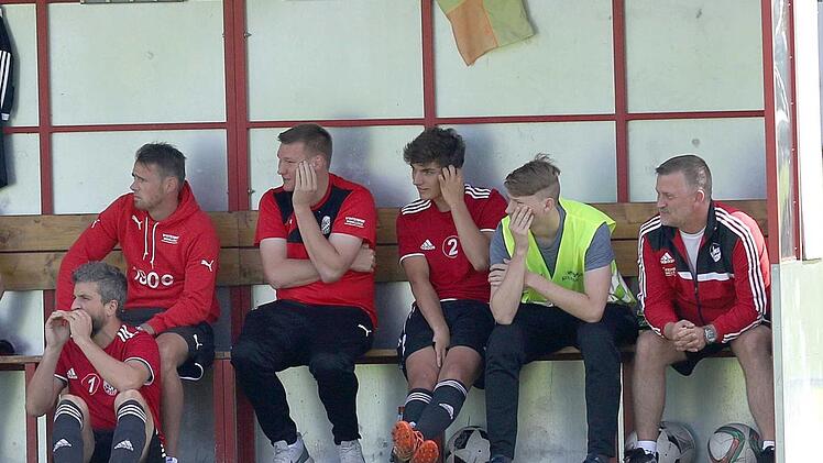 Die Bank des TSV Meeder beim letzten Heimspiel gegen den SV Bosporus Coburg Foto: Timo Geldner