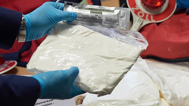 Mehrere Kilogramm Drogen fand die Polizei am Dienstagmorgen in einer Wohnung in Nürnberg. Symbolfoto: Thomas Frey/dpa