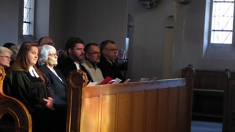 Die Angehörigen von Lidia Barth mit ihrem Ehemann Gunther Barth (Dritter von links) Foto: Heidi Amon