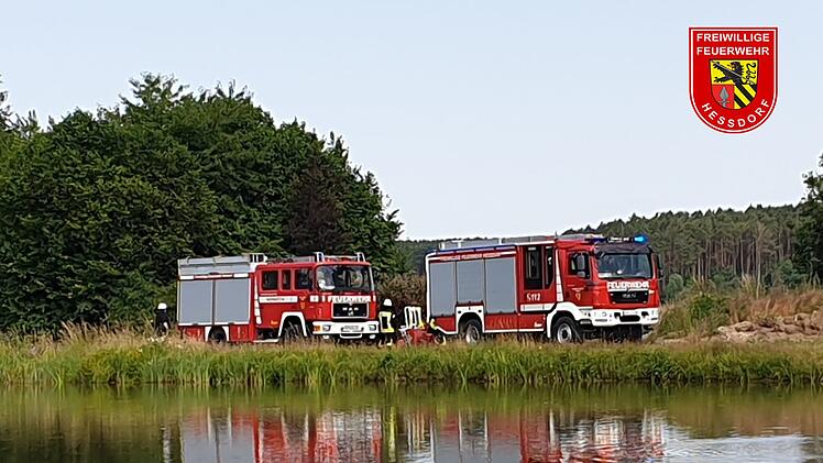 Brand auf Gartengrundstück bei Heßdorf (Landkreis Erlangen-Höchstadt) am Samstagmorgen (18. Juni 2022)
