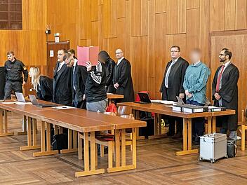 nsgesamt drei Männer müssen sich vor dem Landgericht Schweinfurt wegen des gewaltsamen Todes eines Bekannten verantworten.