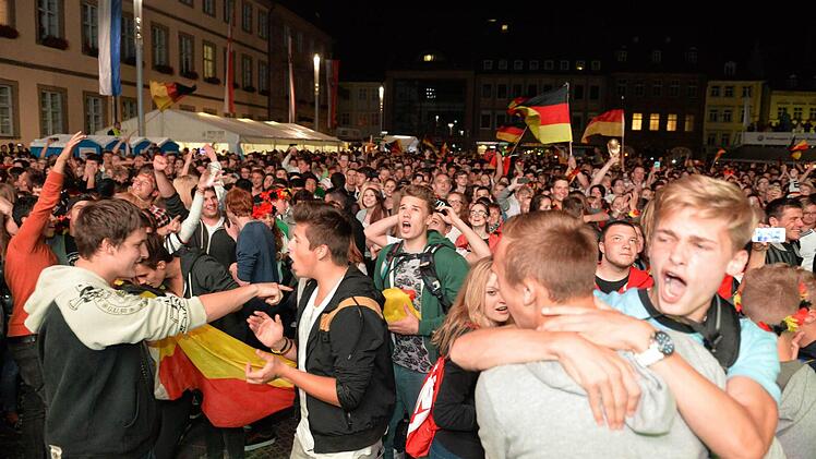 Endlich der Sieg nach der finalen Zitterpartie  Foto: Ronald Rinklef