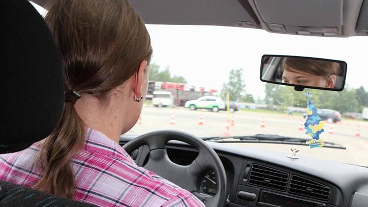 Eine mutige 14-Jährige hat am Montag einen schlimmeren Unfall verhindert. Foto: Riegerpress