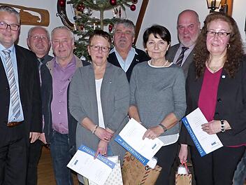 Ehrungen beim VdK-Ortsverband Rugendorf; im Bild (von links): Marc Benker, Albert Müller, Fritz Rösch, Sonja Schütz, Harald Hohner, Margitte Pöhlmann, Bürgermeister Ralf Holzmann, Jeannette Dreßel und Winfried Dreßel Foto: Klaus-Peter Wulf