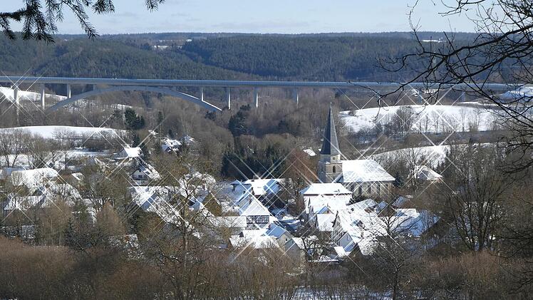Blick auf Weißenbrunn vorm Wald