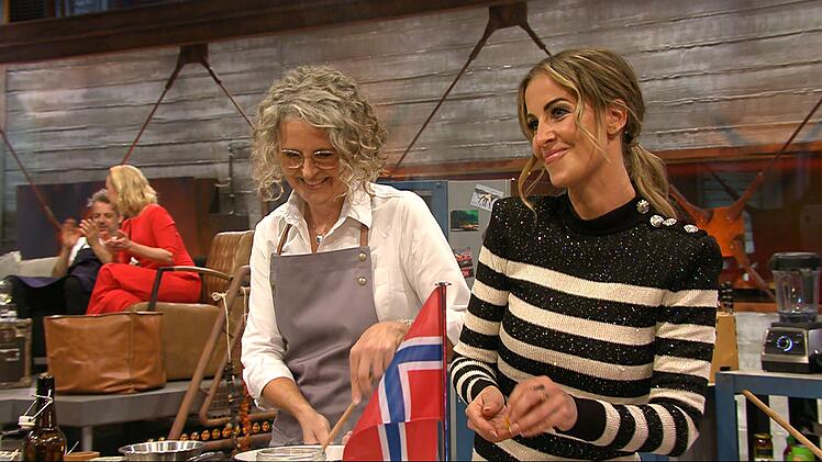 Noch eine Pleite f&uuml;r Henssler: Team Norwegen mit Charlotte W&uuml;rdig (rechts) und Hege Marie K&ouml;ster besiegte Henssler mit "Finnbiff" (Rentiergeschnetzeltes mit R&ouml;stkartoffeln und Rosenkohl).