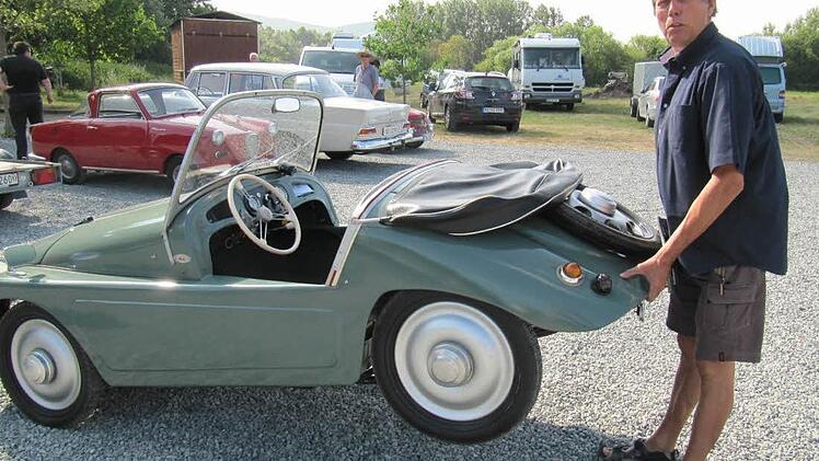 Ein Kleinschnittger lässt sich buchstäblich im Handumdrehen wenden - Besitzer Antonius Pelle macht vor, wie's geht. Fotos: Monika Schütz und Matthias Einwag