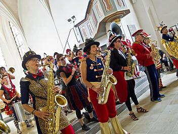Die Quastenflosser wurden bei ihrem Auftritt in der Coburger Heilig-Kreuz-Kirche begeistert gefeiert. Foto: Jochen Berger