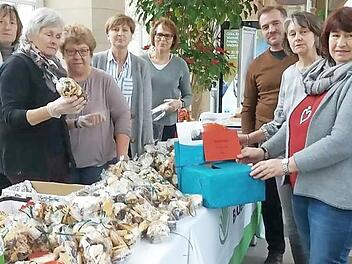 Der Plätzchenstand der Landfrauen in der Wandelhalle Bad Kissingen war gut besucht.  Foto: Andreas Lomb