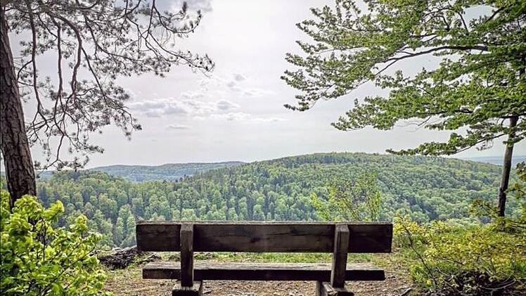 Kurze Verschnaufpause mit Ausblick am Röthelfels. Laura Jäger