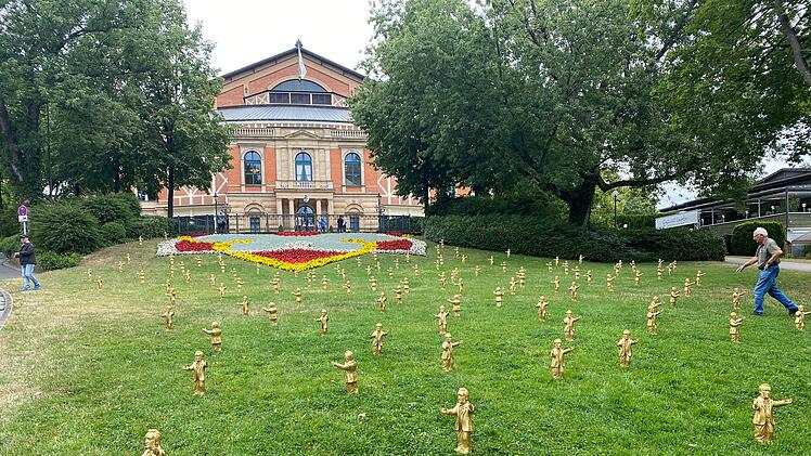 115 Richard-Wagner-Figuren begrüßten die Festspiel-Gäste - nun sind sie gestohlen worden