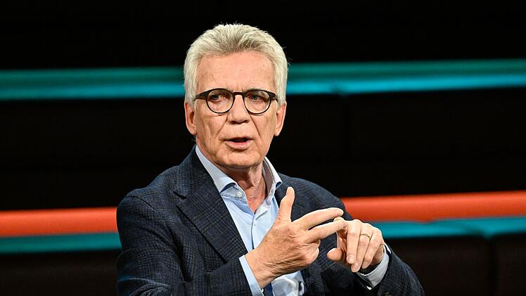 Ex-Bundesinnenminister Thomas de Maizière kritisierte die Haltung der Linkspartei zum Thema Abschiebungen und sagte: "Das ist nicht meine Position."