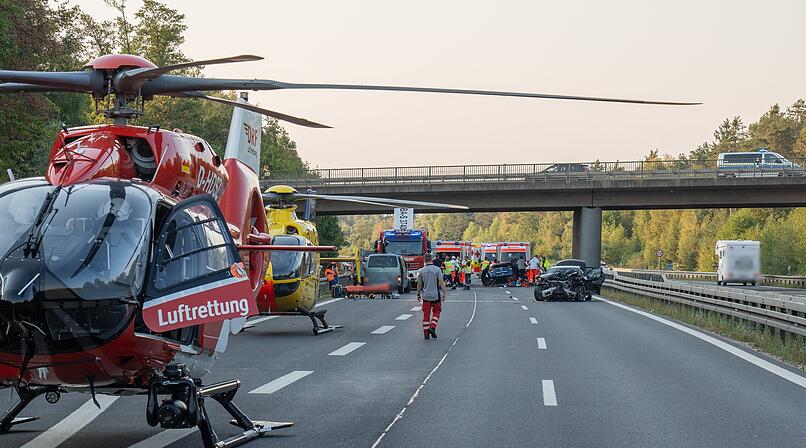A73 bei Bamberg: Ein Toter und sieben Schwerverletzte bei Unfall