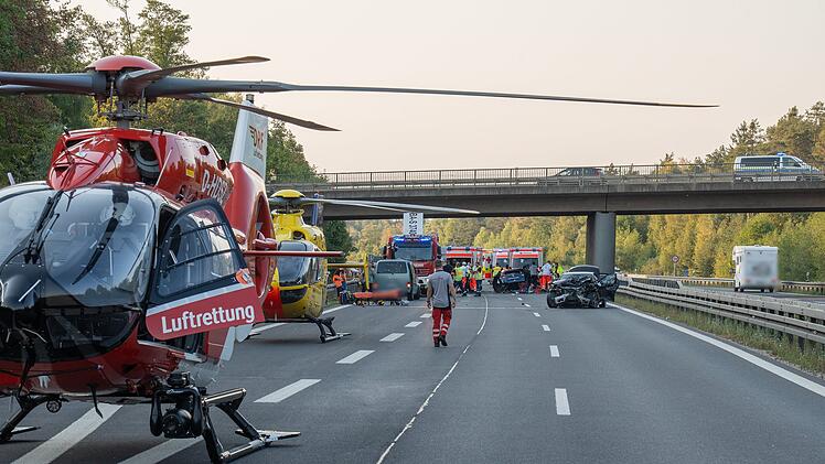 A73 bei Bamberg: Ein Toter und sieben Schwerverletzte bei Unfall