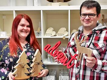 Isabelle Strauß und Viktor Gerz warten im Lebenshilfe-Laden mit neuen Produkten auf ihre Kundschaft. Sigismund von Dobschütz