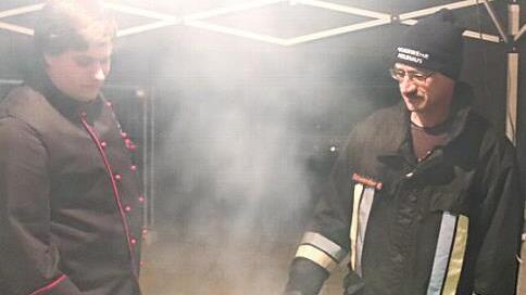 Am Grill standen Chris Petzenka (l.) und Eugen Schwender.