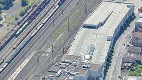 "Flugzeugträger an der Ludwigstraße". Von oben erschließen sich die Dimensionen des über 300 Meter langen Gebäudes.  Foto: Rinklef