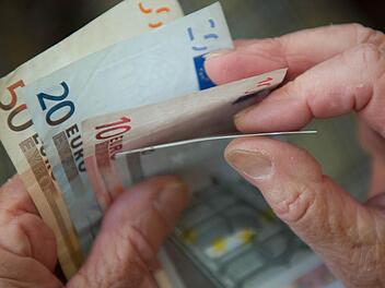 Die Gemeinde Guttenberg nimmt für kommunale Projekte heuer viel Geld in die Hand. Symbolfoto: Marijan Murat/dpa