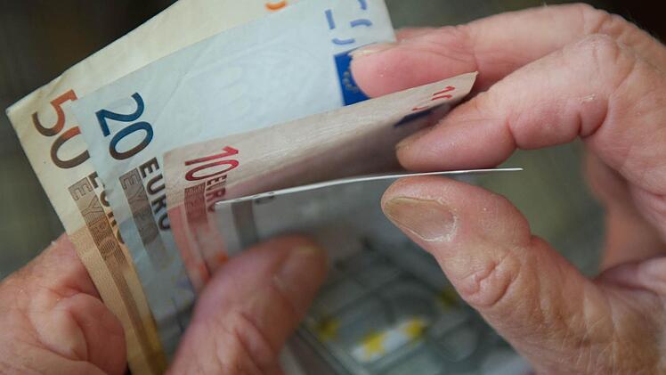 Die Gemeinde Guttenberg nimmt für kommunale Projekte heuer viel Geld in die Hand. Symbolfoto: Marijan Murat/dpa