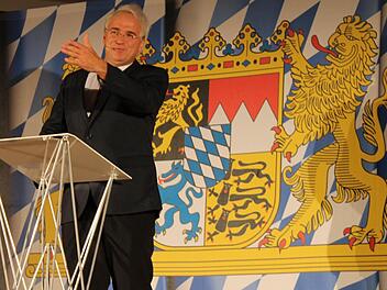 Als "Stoidmund Eber" trat Kabarettist Wolfgang Krebs in Rentweinsdorf auf und begeisterte das Publikum durch Wortspiele und Verplapperer. alle Fotos: Janina Reuter