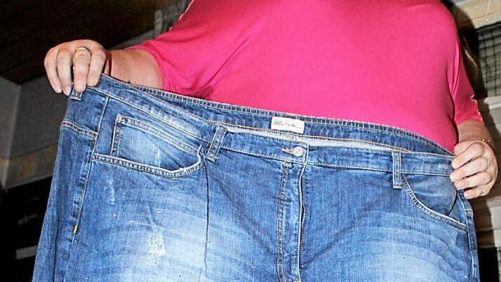 Caroline Ritter-Vogt aus Bad Staffelstein hat schon viele Kilos abgenommen - in ihre alten Hosen passt sie nicht mehr. Doch sie will noch mehr Gewicht verlieren - und sie will anderen Mut machen, ebenfalls diesen Weg einzuschlagen. Foto: Markus Häggberg
