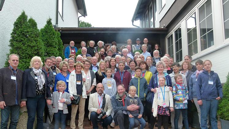 Natürlich darf beim Familientreffen der Lutheriden in Coburg nicht das Gruppenfoto fehlen.  Foto: Marion Krüger-Hundrup
