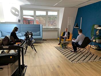 Wohnzimmeratmosphäre statt Kaisersaal. Baur fertigte ein Video an.