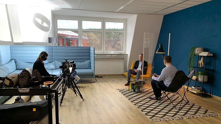 Wohnzimmeratmosphäre statt Kaisersaal. Baur fertigte ein Video an.