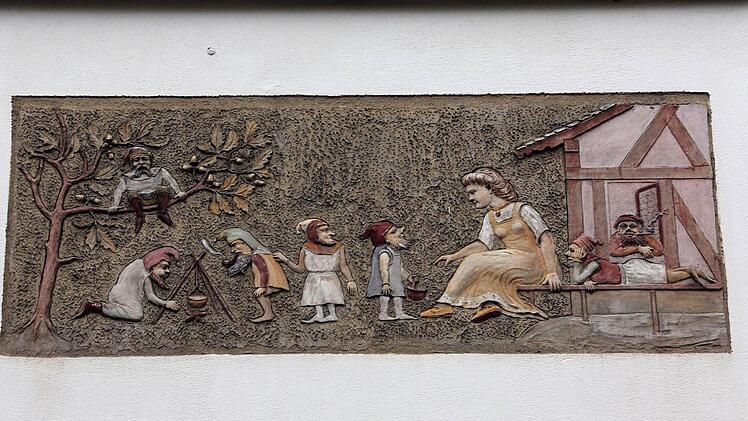 113 Jahre ist die Luitpoldschule alt. Das Gebäude selbst wurde schon vor Jahren aufwändig restauriert. Hier ein Relief  Archiv: Matthias Hoch