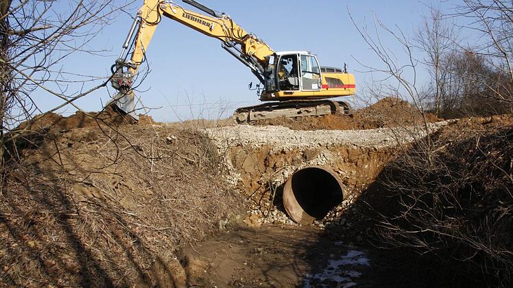 An der Stelle der neuen Brücke wird der Rinniggraben verrohrt. Foto: Josef Hofbauer
