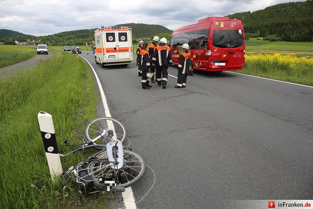 Tödlicher Unfall bei Marktrodach: Auto erfasst Radfahrer