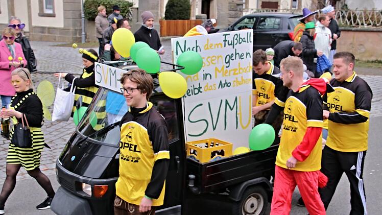 Die Fußballer des SV Memmelsdorf zeigten, dass sie nach Feiern ihre Autos stehen lassen und wenn es in Untermerzbach ist.