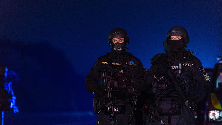 Fahrg&auml;ste in Bus bedroht: Festnahme nach Gro&szlig;einsatz auf der A9