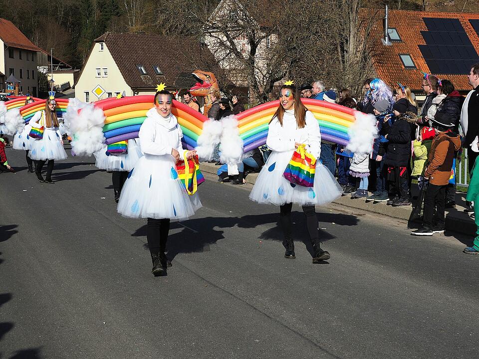 Buntes Faschingstreiben lockte tausende Besucher an.