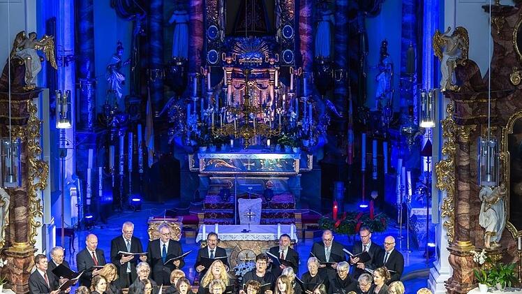 Der Basilikachor Marienweiher und der Konzertchor des Gesangsvereins Streitau begeisterten beim Adventskonzert.