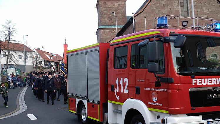 Mit einem Festzug wurde der neue Feuerwehr-Einsatzwagen TSF-W den Bürgern von  Frankenbrunn vorgestellt. Gerd Schaar