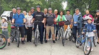 Die Radler beim Start am Parkplatz Aischwiesen Foto: privat