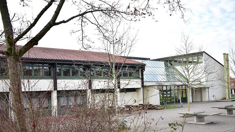 Im nächsten Gemeinderatssitzung wird abgestimmt, ob die neue Grundschule an die Mittelschule (Bild) kommt oder nicht.  Foto: Petra Malbrich