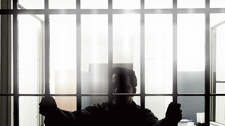 Gefängnisse gelten als Orte, in denen vor allem Jugendliche radikalisiert und fanatisiert werden können.  Foto: dpa
