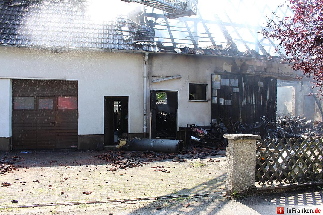 Garage in Burgthann brennt ab